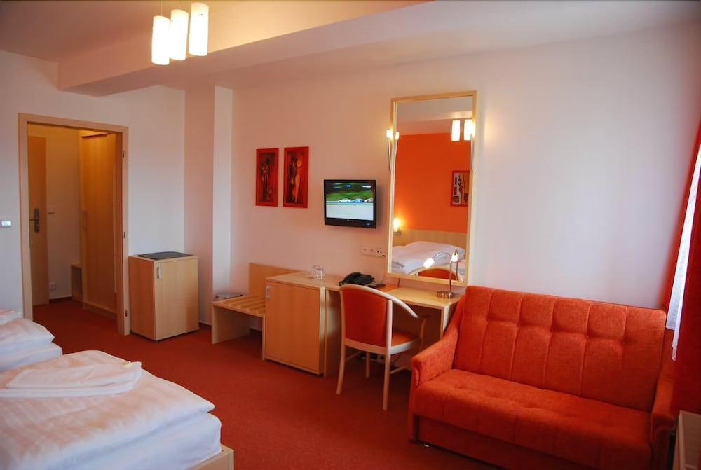 אולומוץ Hotel Senimo מראה חיצוני תמונה