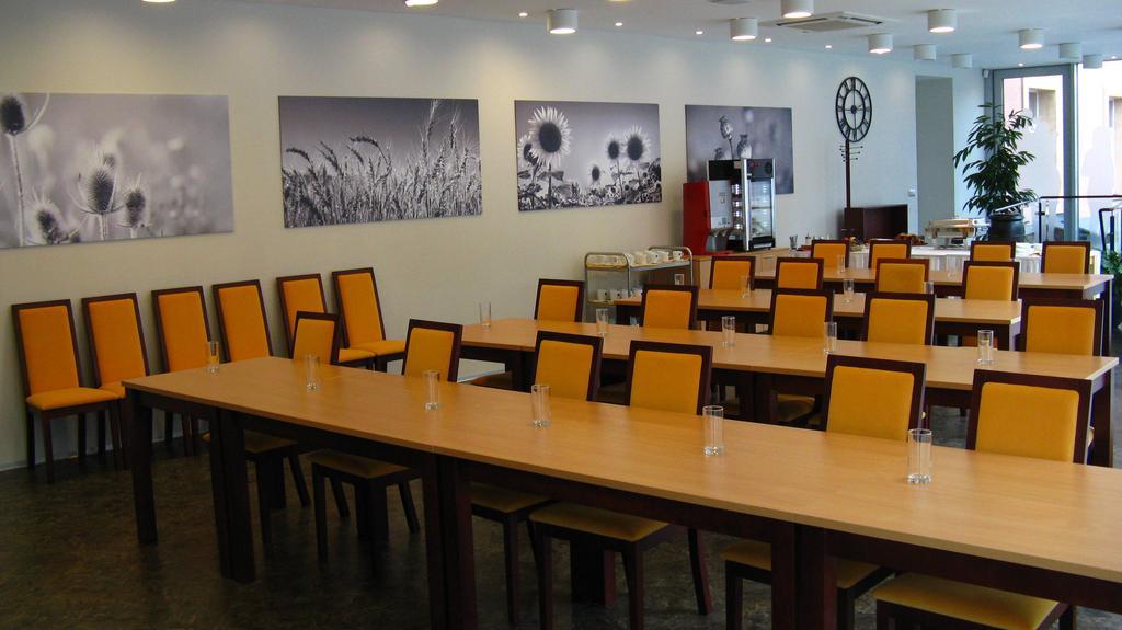 אולומוץ Hotel Senimo מראה חיצוני תמונה