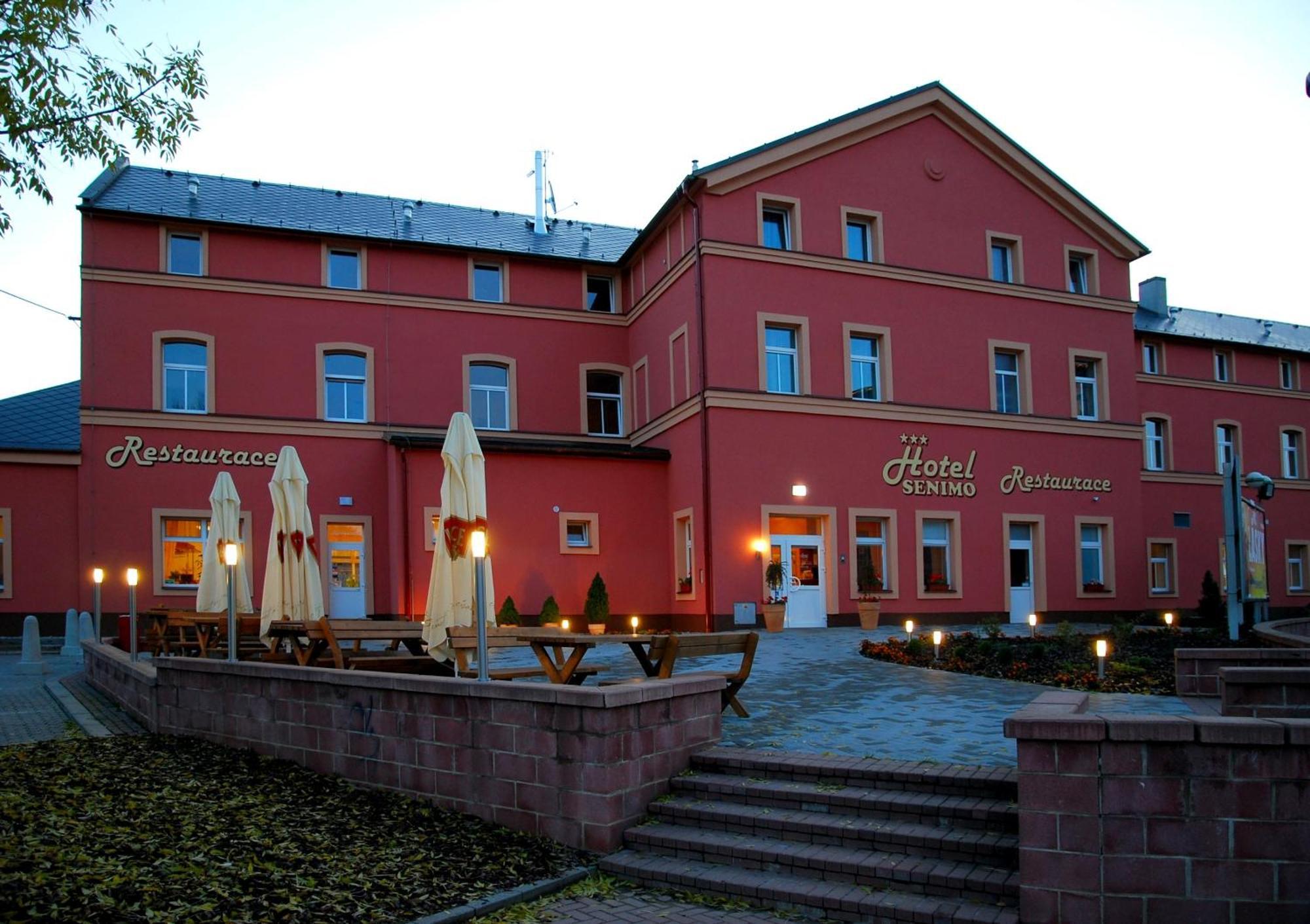 אולומוץ Hotel Senimo מראה חיצוני תמונה