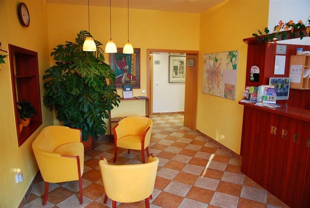 אולומוץ Hotel Senimo מראה חיצוני תמונה