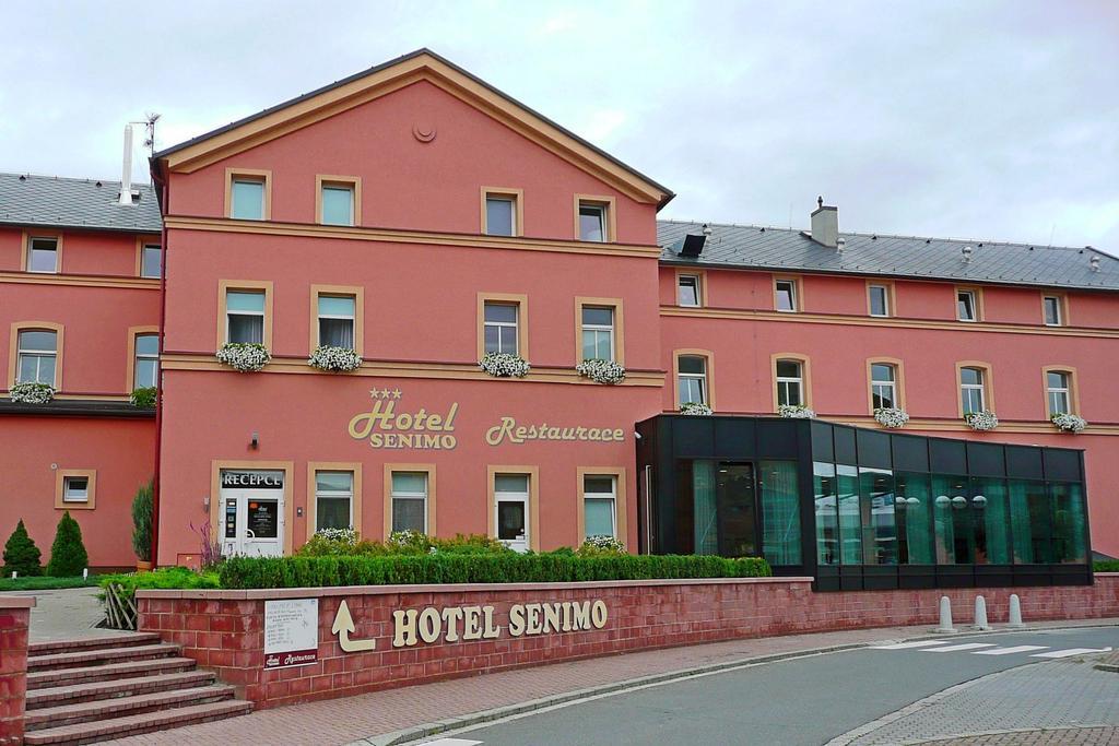 אולומוץ Hotel Senimo מראה חיצוני תמונה