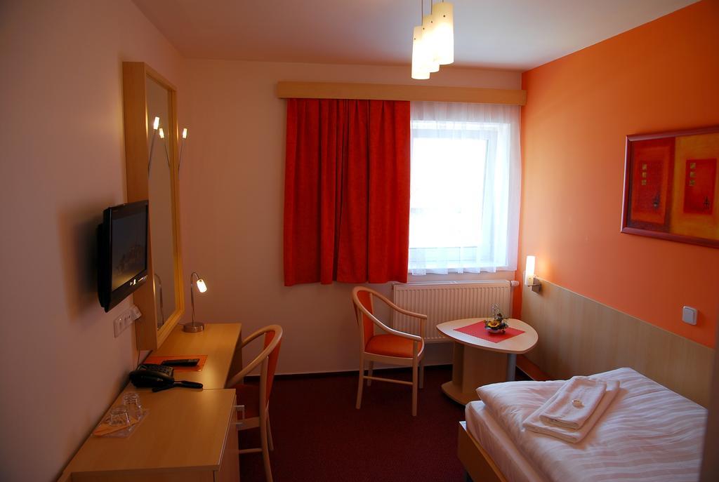 אולומוץ Hotel Senimo מראה חיצוני תמונה