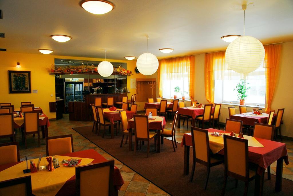 אולומוץ Hotel Senimo מראה חיצוני תמונה