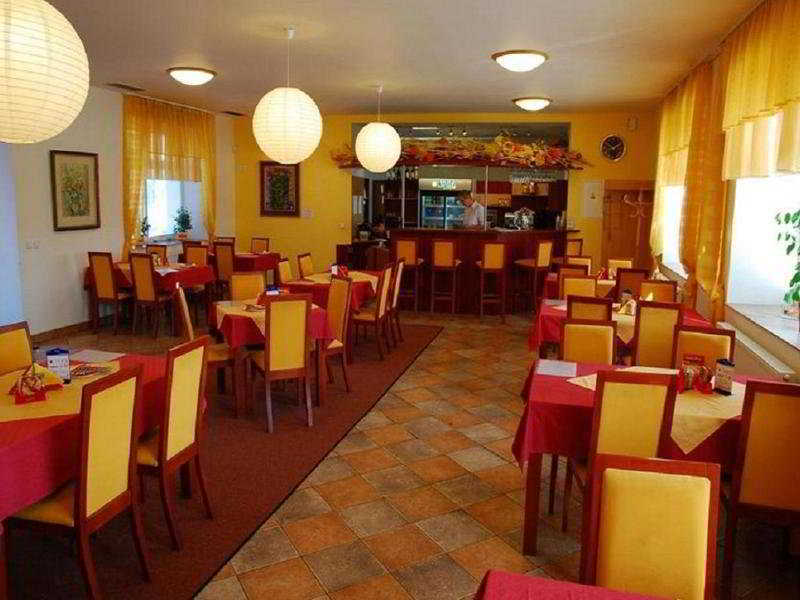 אולומוץ Hotel Senimo מראה חיצוני תמונה