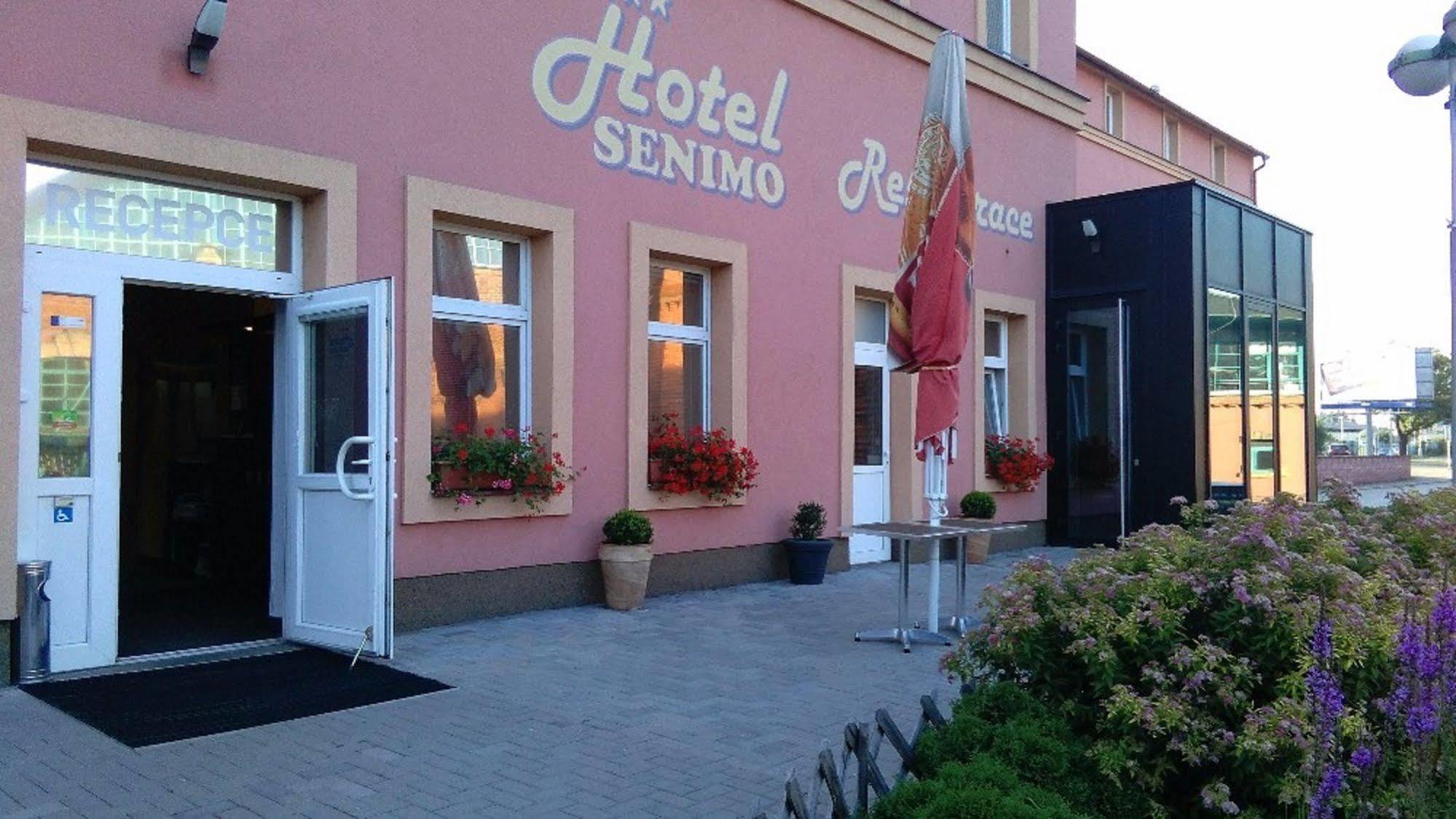 אולומוץ Hotel Senimo מראה חיצוני תמונה