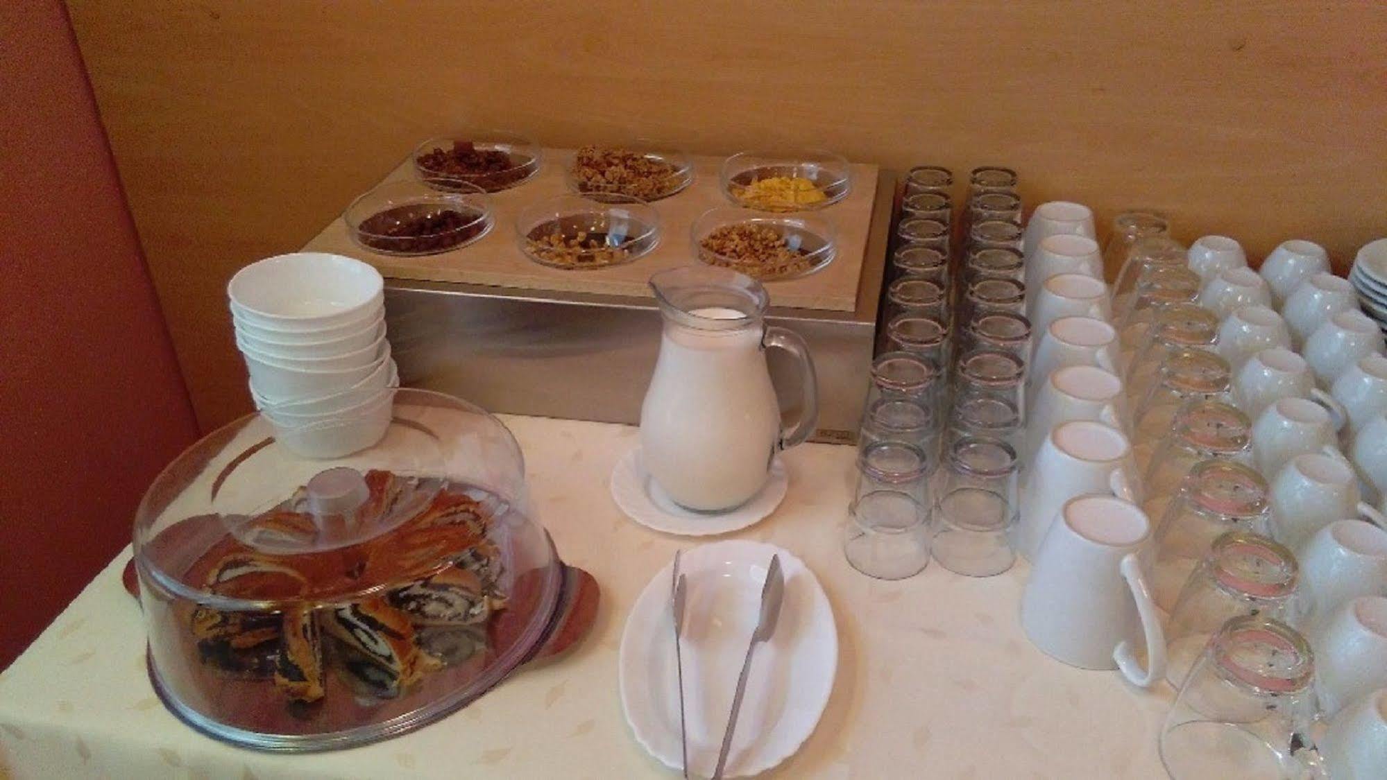 אולומוץ Hotel Senimo מראה חיצוני תמונה