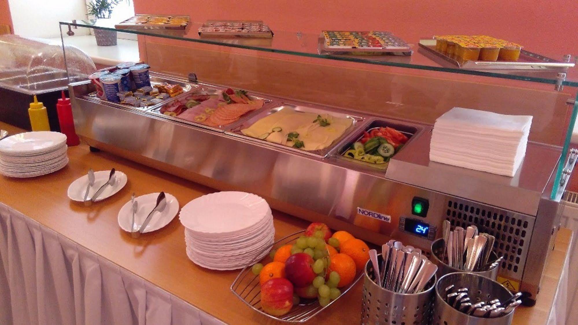 אולומוץ Hotel Senimo מראה חיצוני תמונה