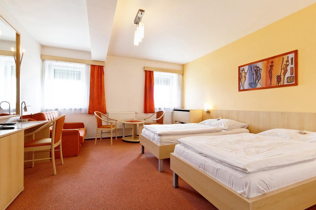 אולומוץ Hotel Senimo מראה חיצוני תמונה